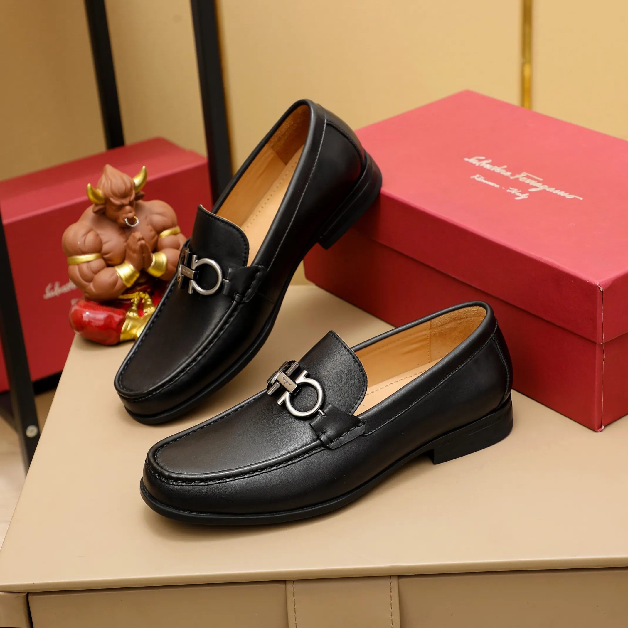 Men's clothing and shoes 💰460 🔥Ferragamo's new men's casual slip-on shoes🇨🇳Official website original 1:1 mold opening, original quality💯Fine workmanship, high-end luxury☘The upper is made of imported Italian first-layer cowhide🌴Luxury🐂leather lining🍓Rubber wear-resistant and non-slip outsole, breathable and comfortable to wear🍍The first choice for high-end men, black, size 38-45